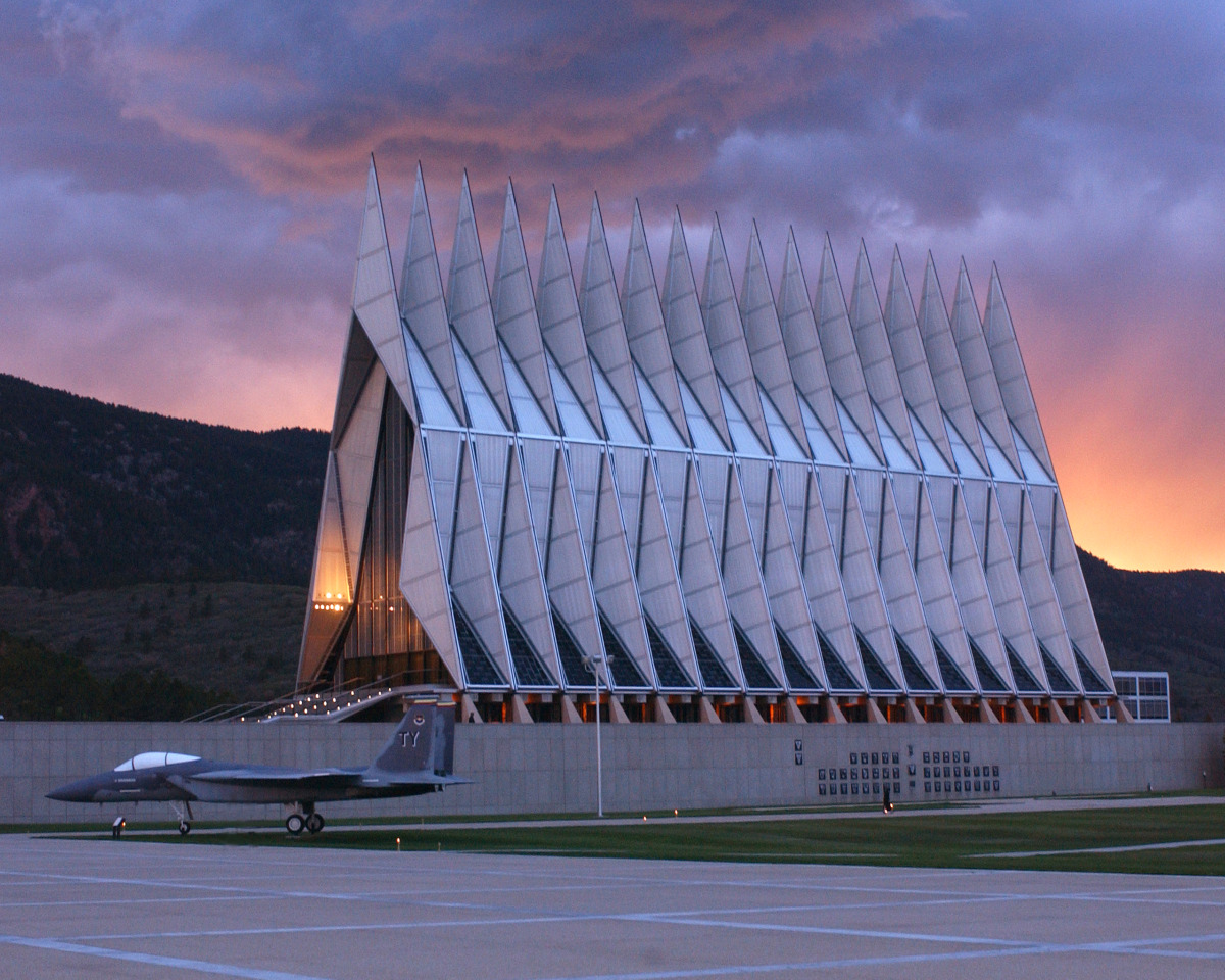 The United States Air Force Academy Cadet Chapel, архитектура