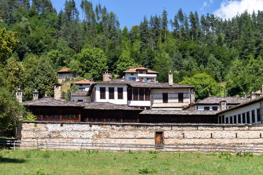 Три скрити съкровища из България