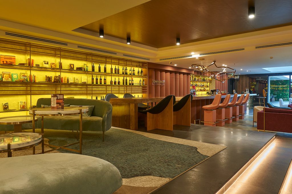 Lobby Bar & Cocktail Language Plovdiv