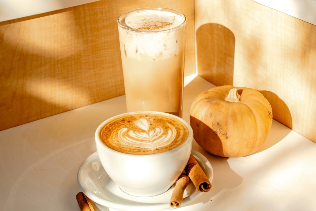 Три есенни напитки за бавни утрини и уютни следобеди