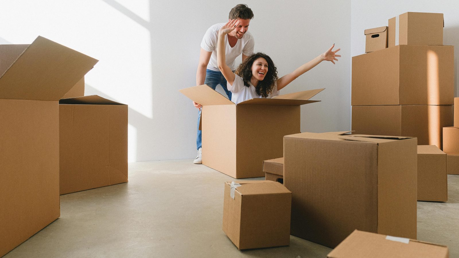 Ново начало в Бургас: 5 златни правила за преместване без стрес (и без счупени чаши)