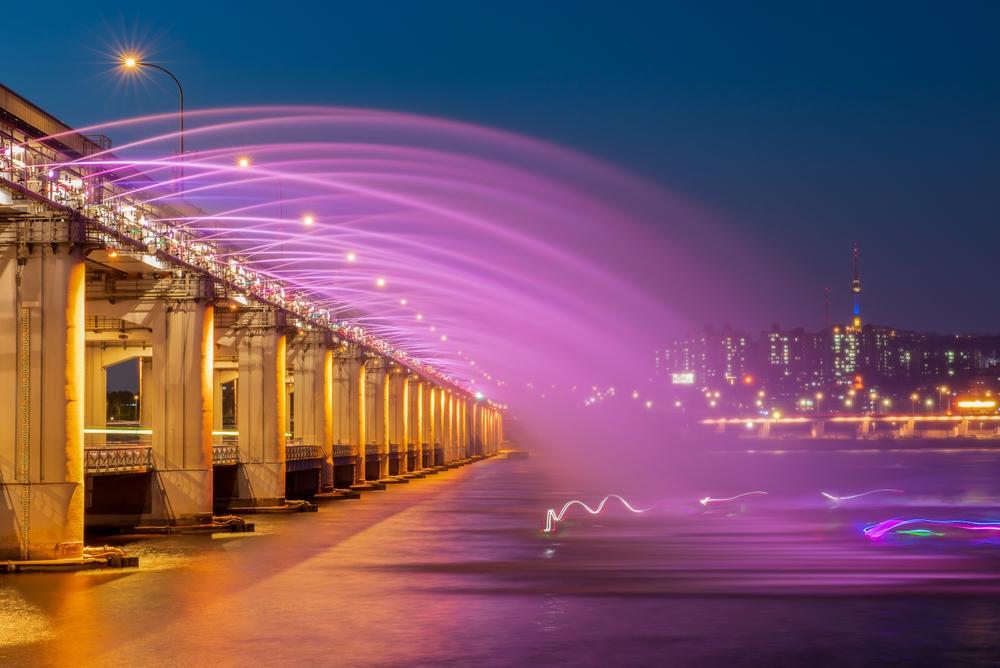 Сеул: когато нощта превърне града в лилаво преживяване